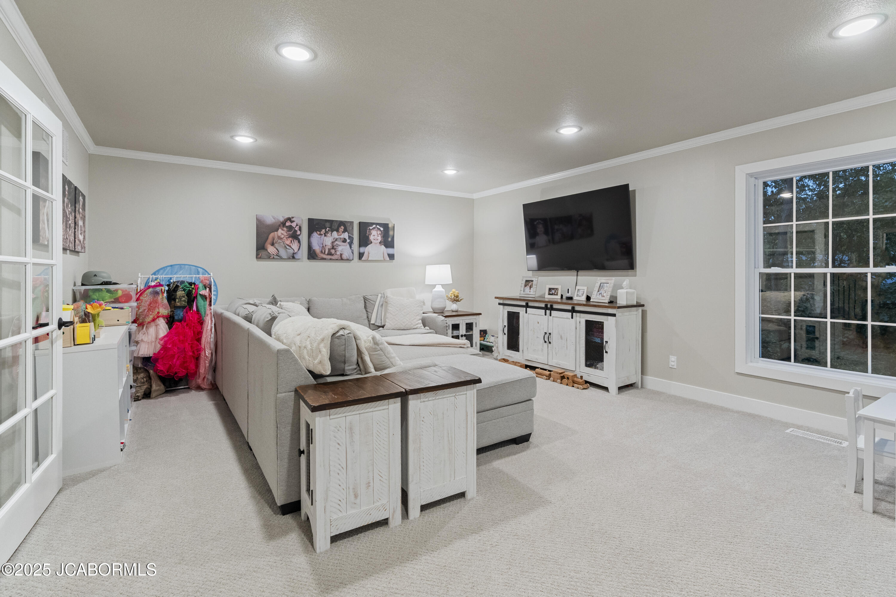 732 Hobbs Road Jefferson City, MO 65109 - Photo 3 of 42 A7_08136