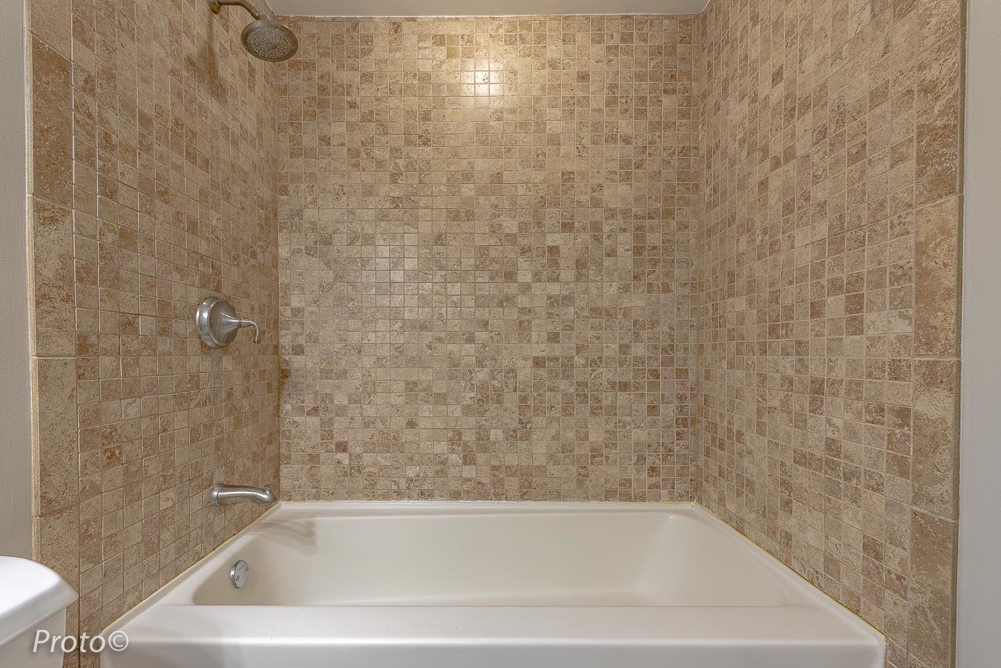 20 North State Street, Unit 1012 Chicago, IL 60602 - Photo 22 of 26 a bathroom with a bathtub