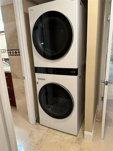 a close up view of a washer and dryer