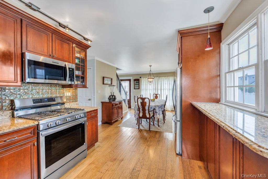 66 Vincent Road Hicksville, NY 11801 - Photo 3 of 35