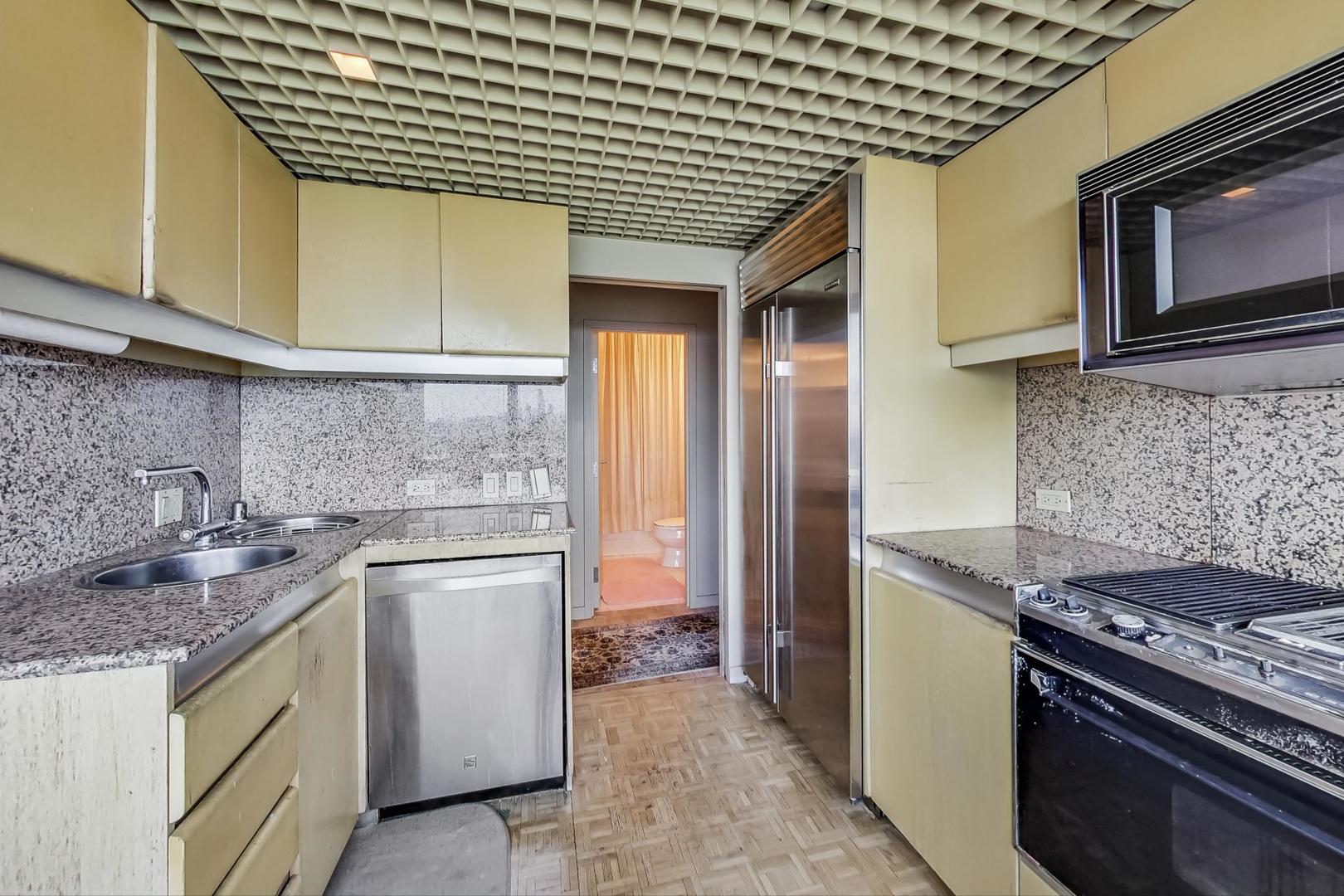 2800 North Lake Shore Drive, Unit 4216 Chicago, IL 60657 - Photo 11 of 29 a kitchen with a stove and a microwave