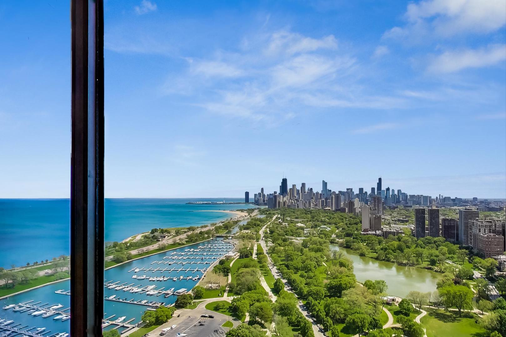 2800 North Lake Shore Drive, Unit 4216 Chicago, IL 60657 - Photo 3 of 29 a view of a city