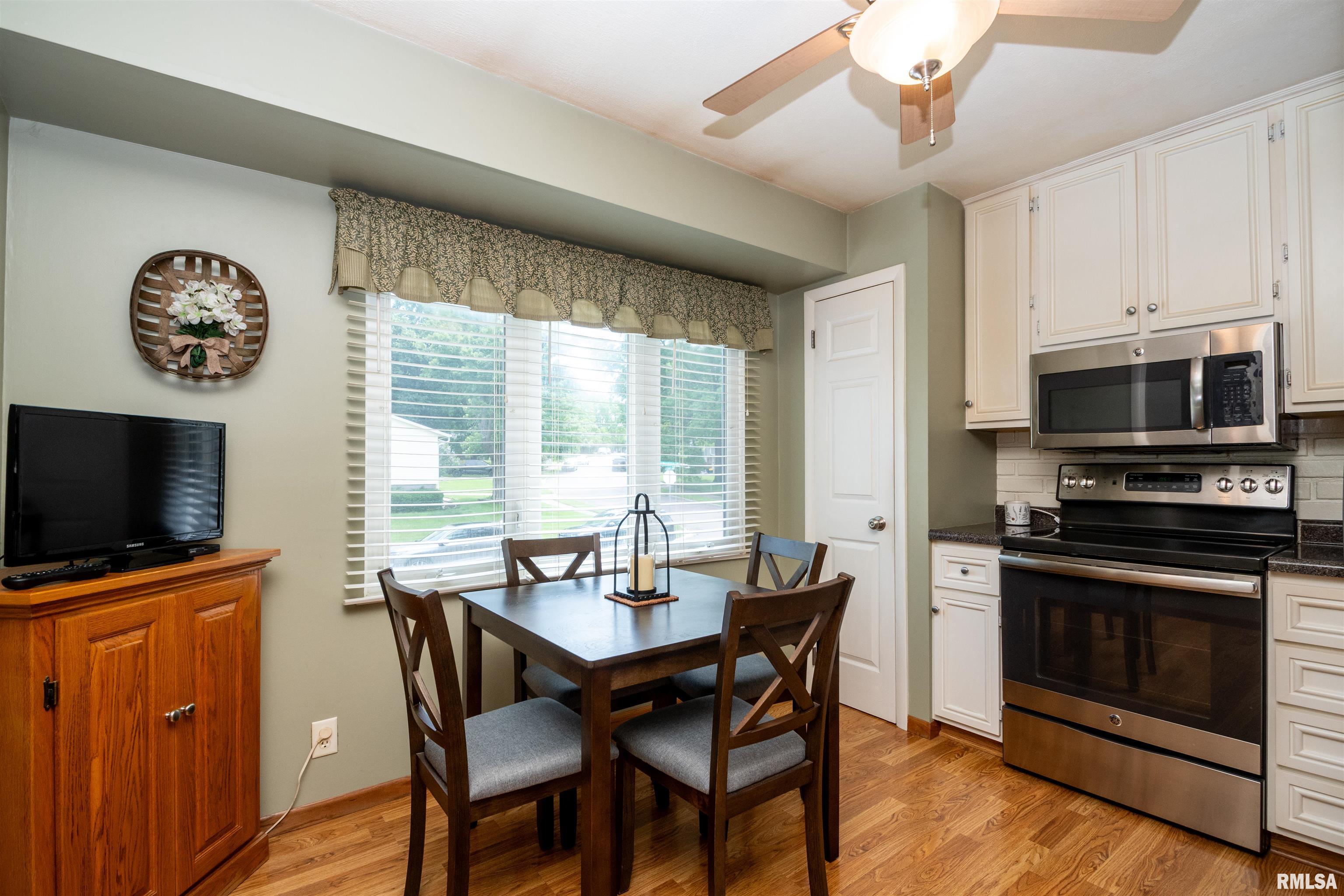 6203 North Randwick Road Peoria, IL 61615 - Photo 13 of 35