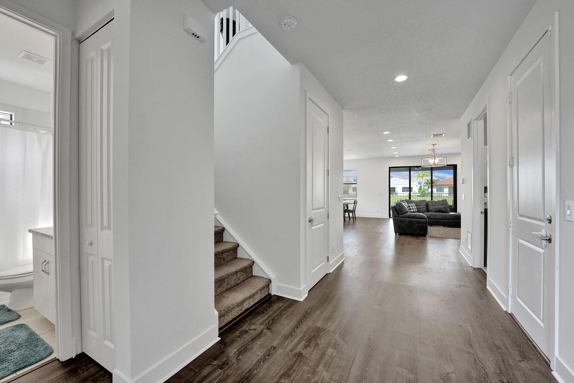 7201 Estero Drive Lake Worth, FL 33463 - Photo 4 of 58 Entry/Foyer