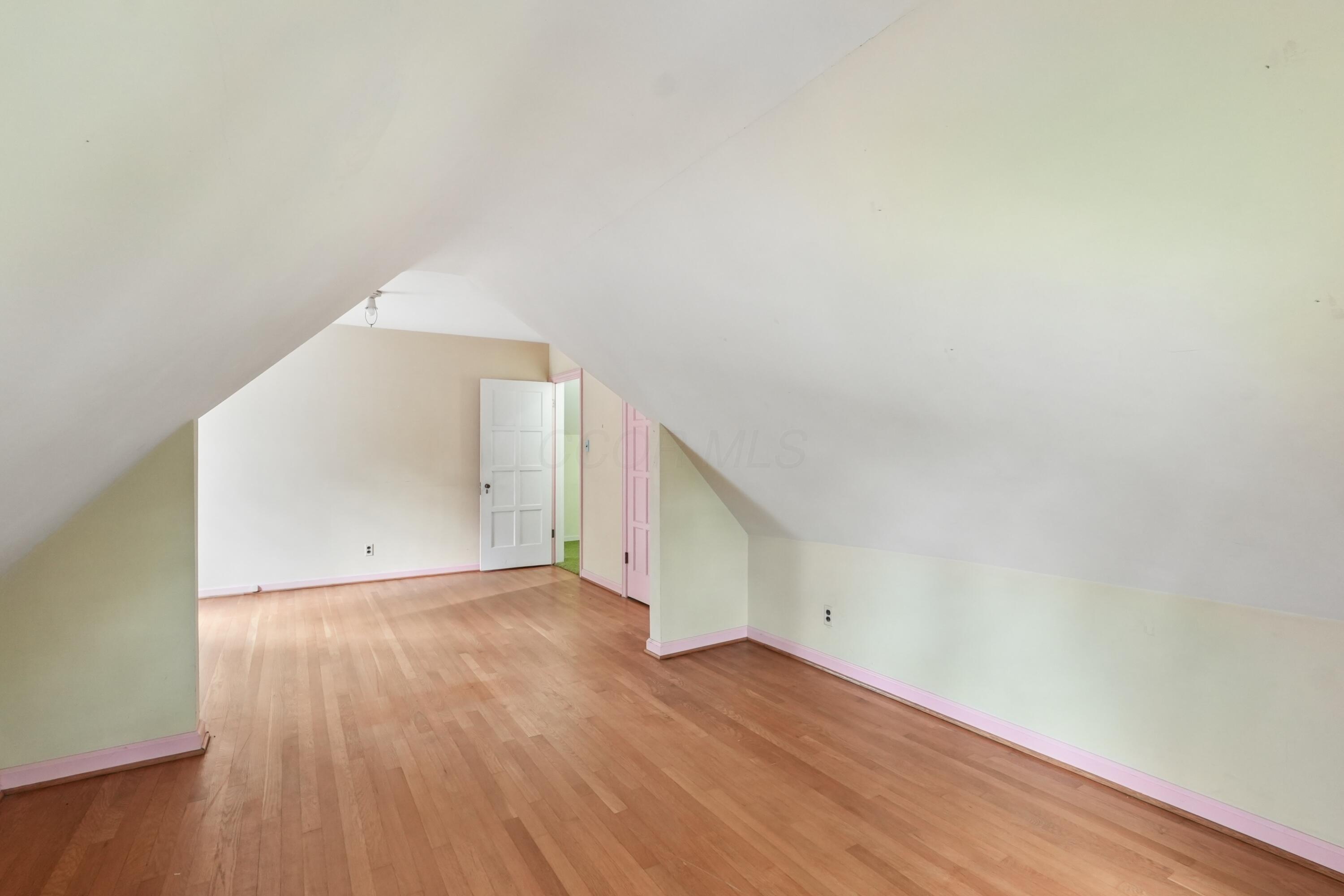 2050 Upper Chelsea Road Columbus, OH 43221 - Photo 35 of 62
