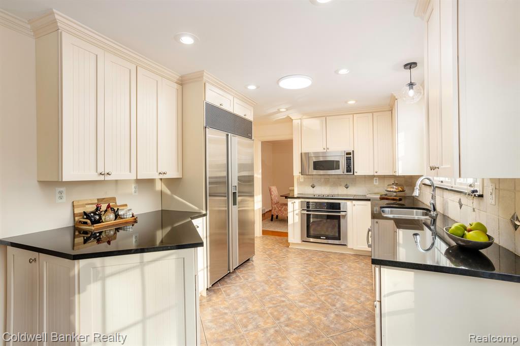 259 Touraine Road Grosse Pointe Farms, MI 48236 - Photo 13 of 42 Gallery Image 13