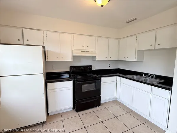 $975 | 172 East Rainbow Street, Avon Park, FL 33825