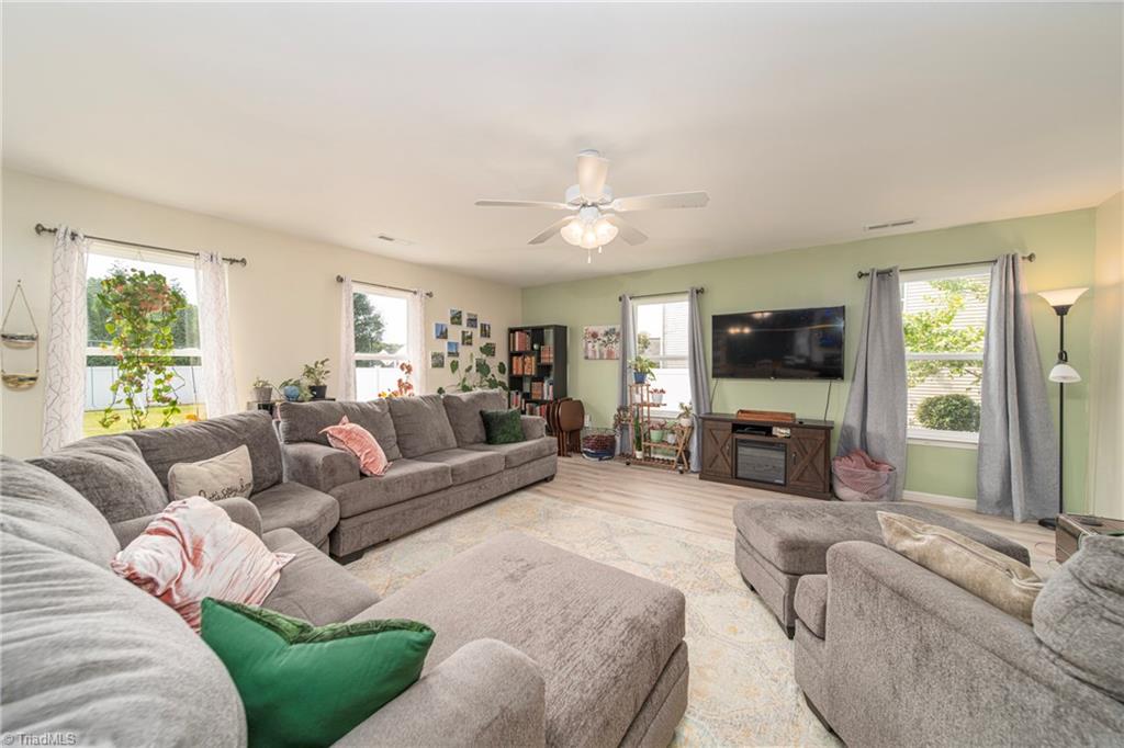 3321 Grandview Club Road Pfafftown, NC 27040 - Photo 3 of 21 Gallery Image 3