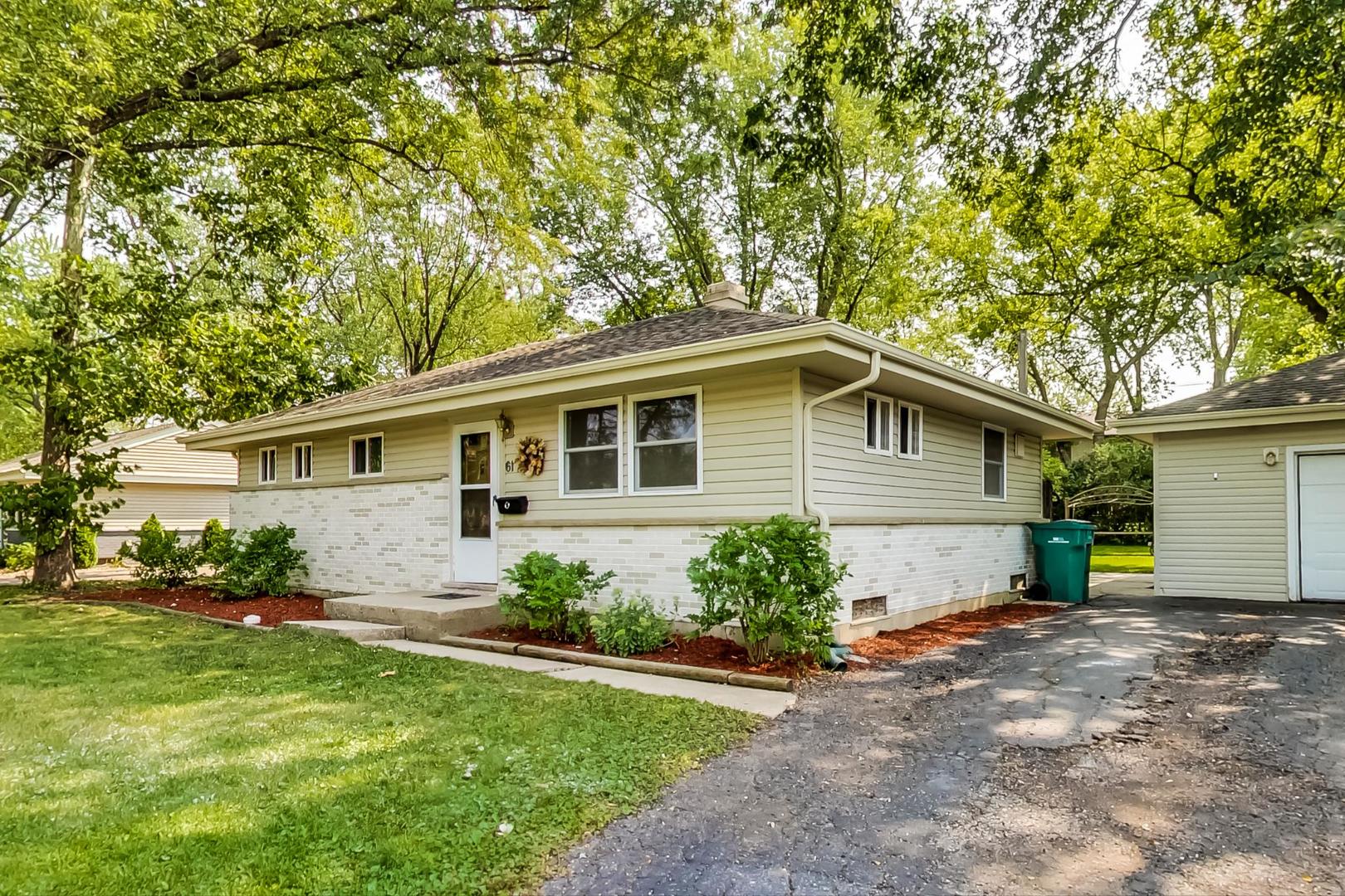61 Golfview Road Lake Zurich, IL 60047 - Photo 2 of 26