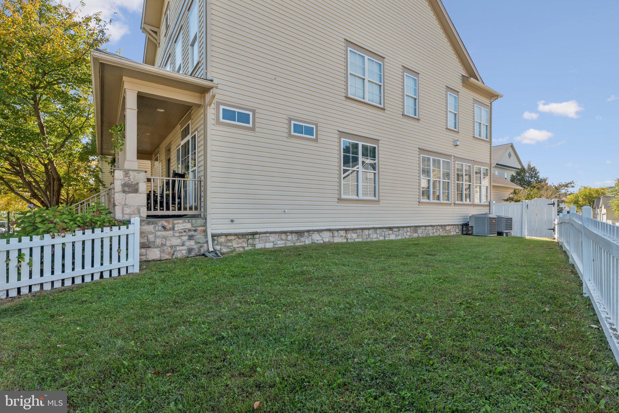 23710 Grapevine Ridge Terrace Clarksburg, MD 20871 - Photo 2 of 49 Beautiful side yard in warmer weather