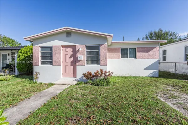 $2,800 | 616 Northwest 3rd Court, Hallandale Beach, FL 33009