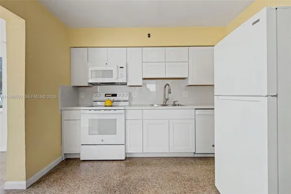 $2,800 | 616 Northwest 3rd Court, Hallandale Beach, FL 33009