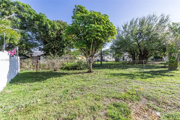 $2,800 | 616 Northwest 3rd Court, Hallandale Beach, FL 33009