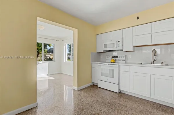 $2,800 | 616 Northwest 3rd Court, Hallandale Beach, FL 33009