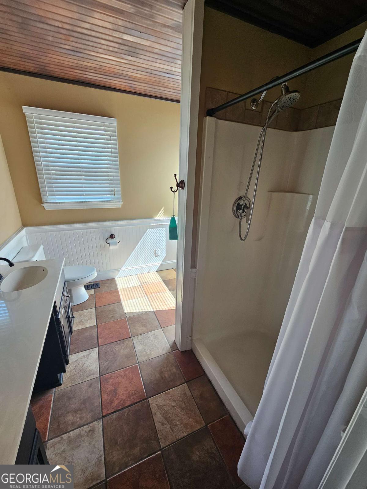 2001 Rutland Road, Unit 1 Tifton, GA 31793 - Photo 44 of 51 a bathroom with a bathtub