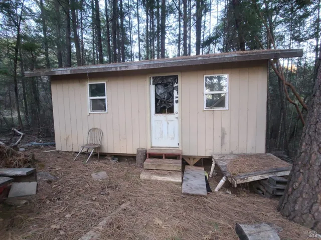 a view of a small house with a yard