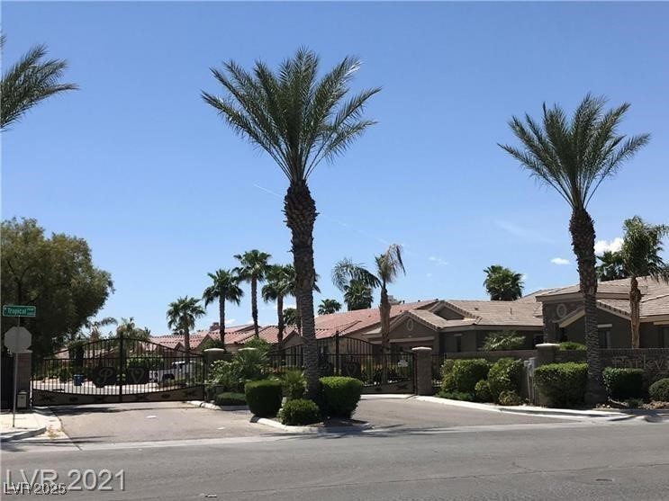 6632 Rashelda Court Las Vegas, NV 89130 - Photo 4 of 27 Gated entry into Parkview Estates