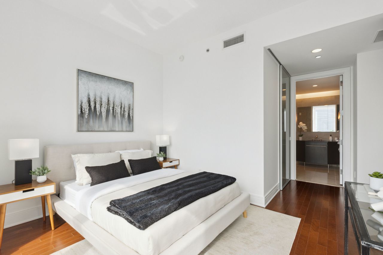 401 North Wabash Avenue, Unit 30I Chicago, IL 60611 - Photo 21 of 49 a large white bed in a white room