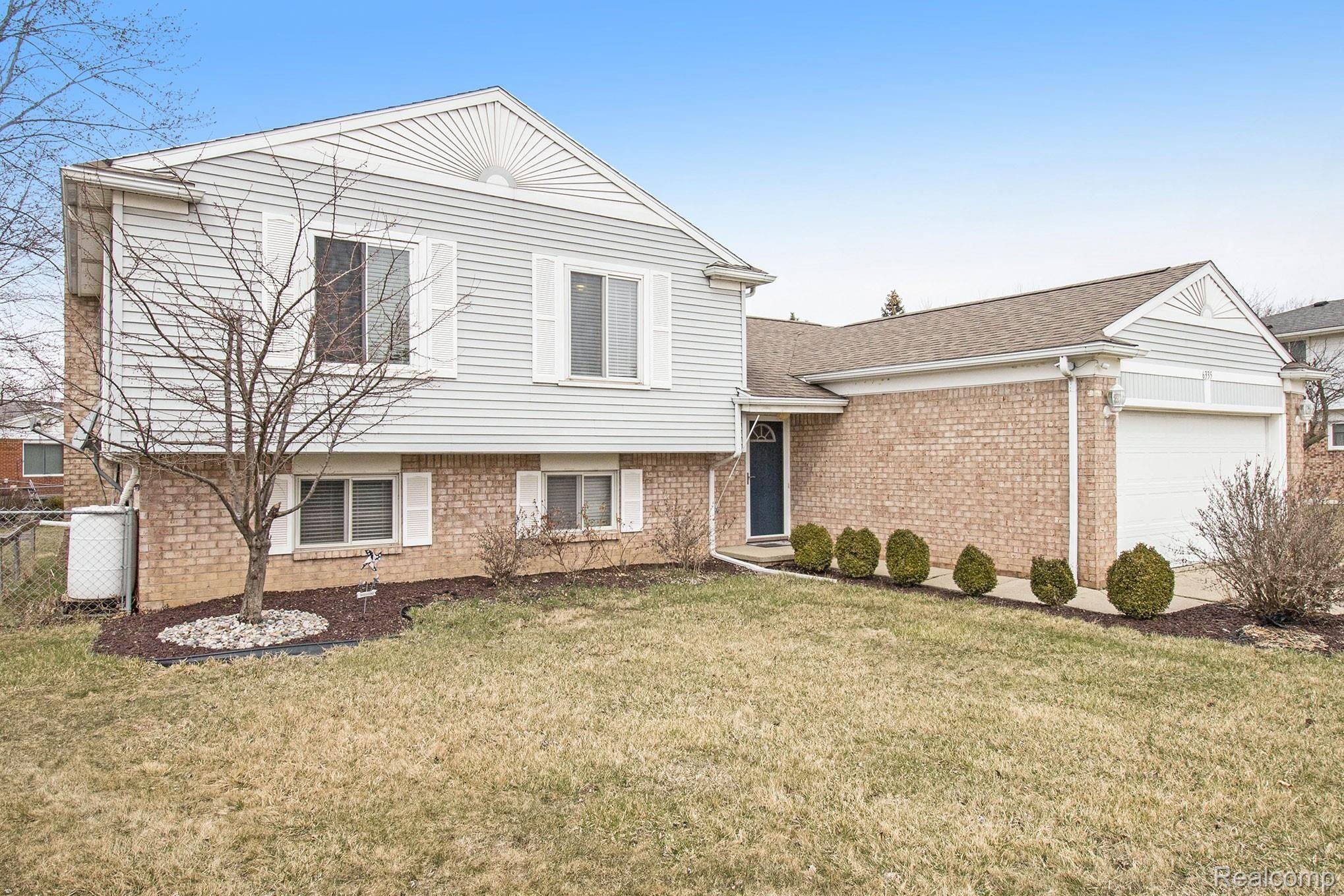 6335 Raintree Drive Canton, MI 48187 - Photo 2 of 46 IMG_2936.jpg