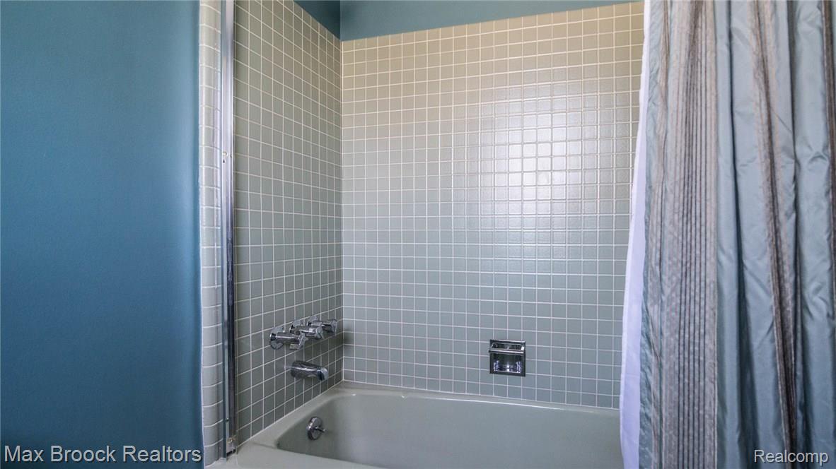 4014 Nearbrook Road Bloomfield Hills, MI 48302 - Photo 31 of 50 31_49.jpg