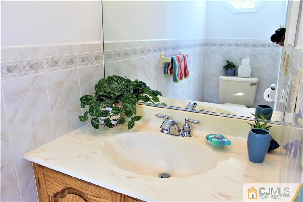 3904 Springbrook Drive, Unit 3904 Edison, NJ 08820 - Photo 23 of 25 a bathroom with a bathtub
