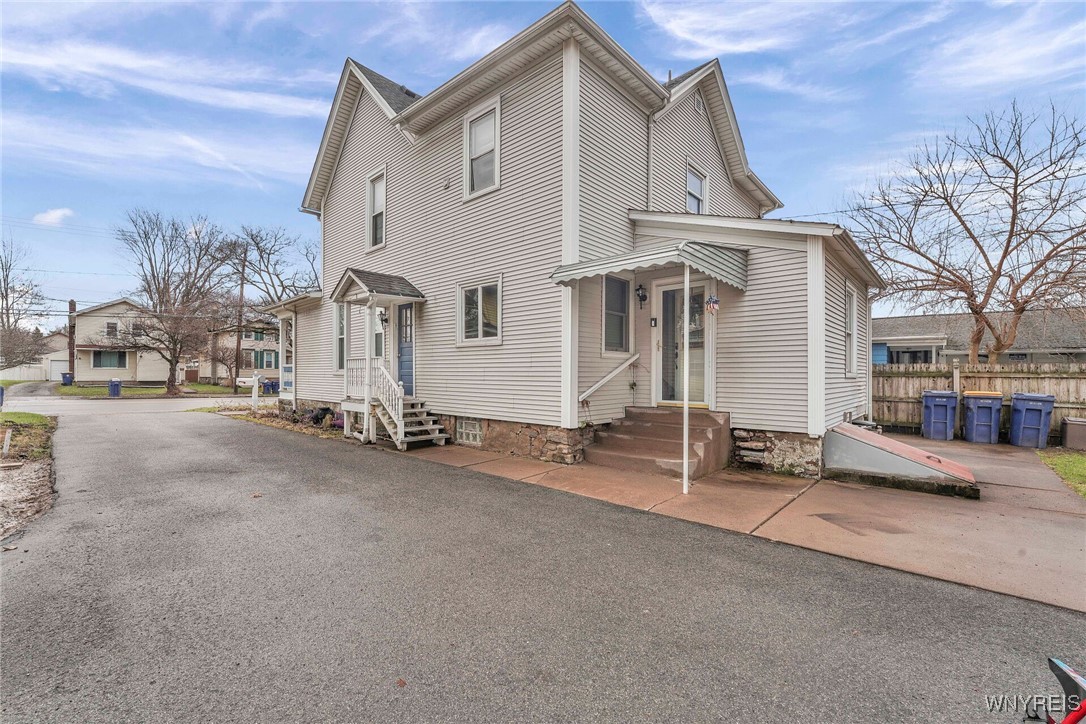 159 South Transit Street Lockport City, NY 14094 - Photo 4 of 34