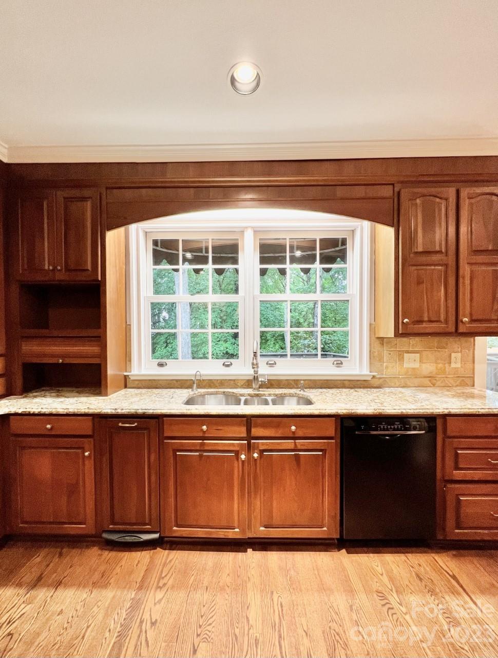 5614 Laurium Road Charlotte, NC 28226 - Photo 7 of 40 a kitchen with a sink and a stove