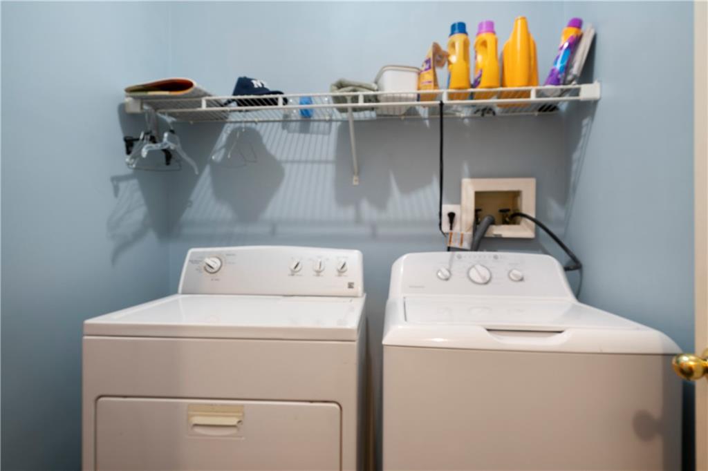 520 Brown Farm Road Southwest Cartersville, GA 30120 - Photo 13 of 16 a utility room with dryer and washer