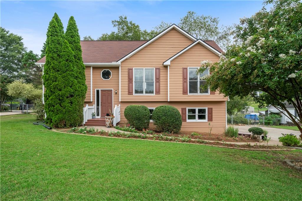 520 Brown Farm Road Southwest Cartersville, GA 30120 - Photo 2 of 16 a view of a house with a yard