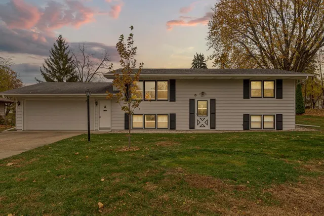 $289,900 | 821 Valley View Road, Faribault, MN 55021