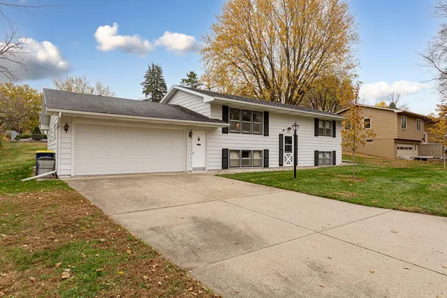 $289,900 | 821 Valley View Road, Faribault, MN 55021