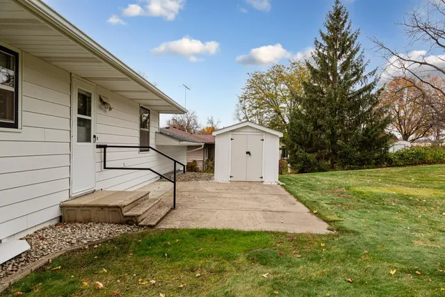 $289,900 | 821 Valley View Road, Faribault, MN 55021