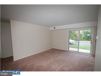 7 Rockford Road, Unit E1 Wilmington, DE 19806 - Photo 5 of 11 Living Room