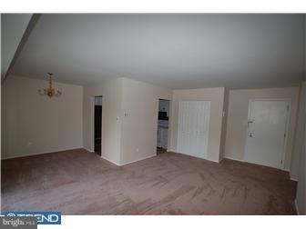 7 Rockford Road, Unit E1 Wilmington, DE 19806 - Photo 10 of 11 Living Room