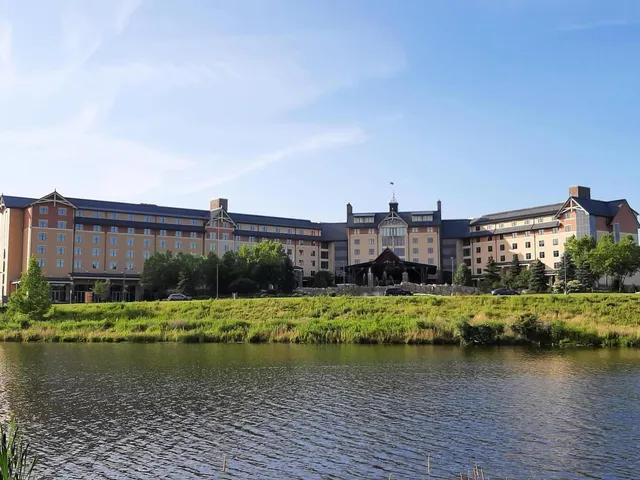 a view of a lake with houses
