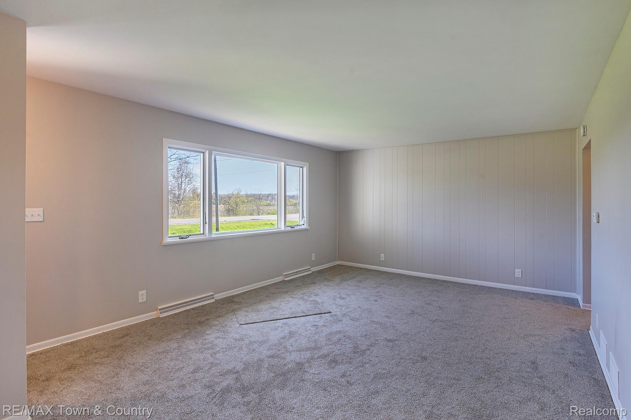 11170 Coldwater Road Flushing, MI 48433 - Photo 6 of 21 7.jpg