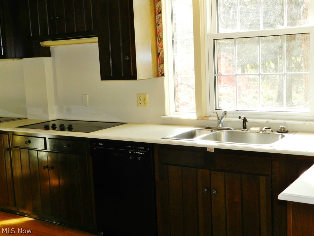 14800 County Line Road Chagrin Falls, OH 44022 - Photo 5 of 20 Kitchen awaits your updates.