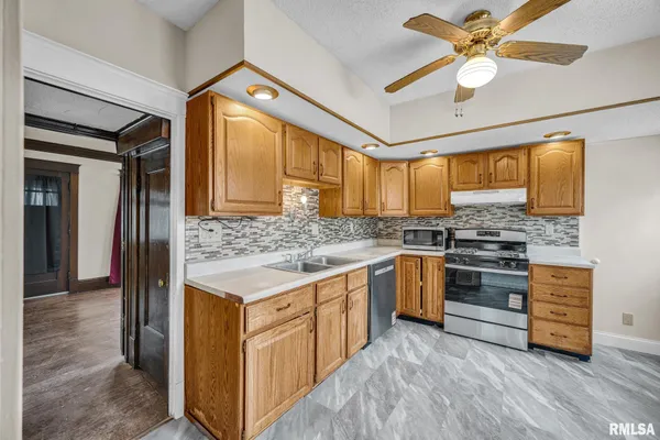 $140,000 | 655 North Cherry Street, Galesburg, IL 61401