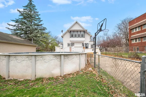 $140,000 | 655 North Cherry Street, Galesburg, IL 61401