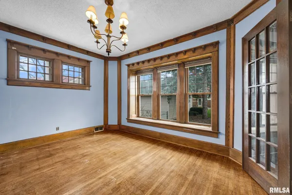 $140,000 | 655 North Cherry Street, Galesburg, IL 61401