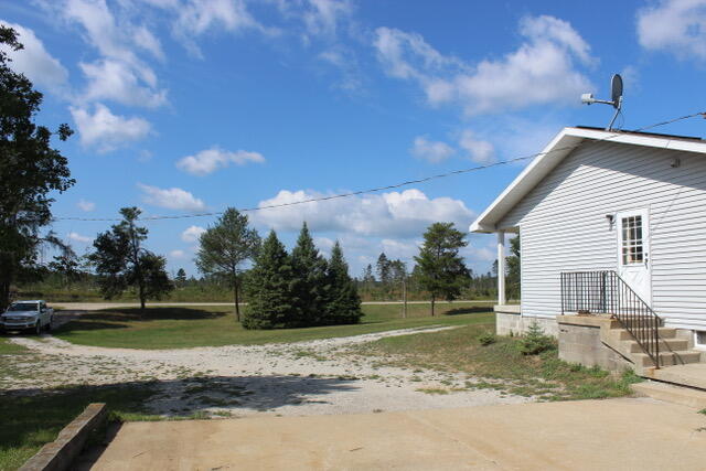 6927 South Staley Lake Road Roscommon, MI 48653 - Photo 5 of 28 Gallery Image 5