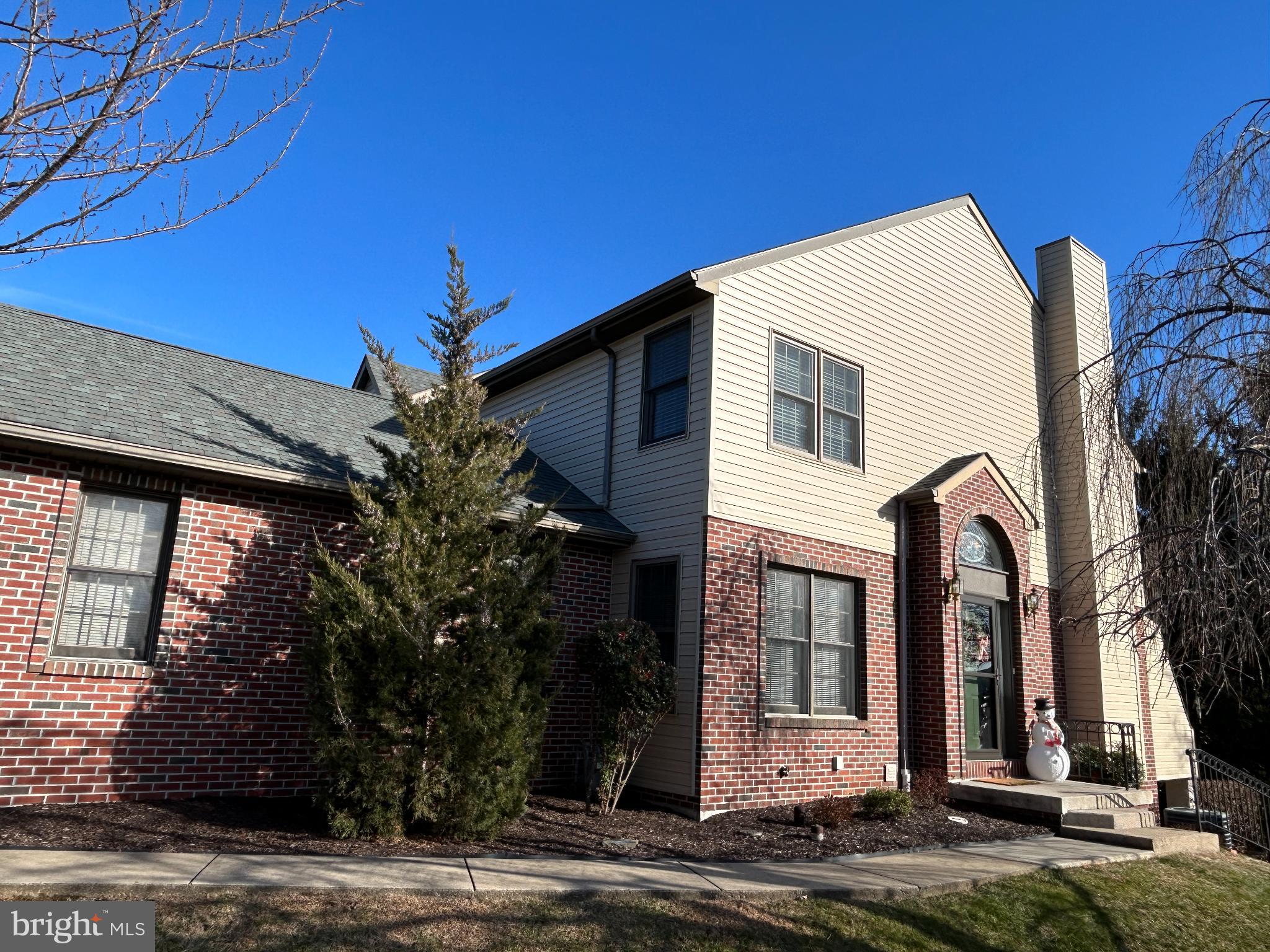 End unit condo with great curb appeal.