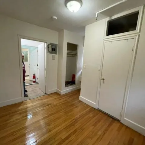 $1,372 | 418 Monastery Place, Unit 1R, Union City, NJ 07087