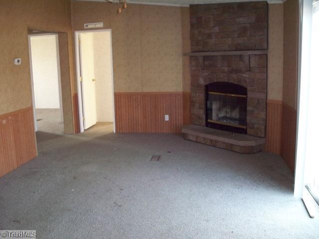5334 Akron Road Wilson, NC 27893 - Photo 5 of 6 Den/Family/Great Room.