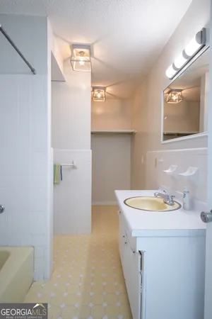 $510,000 | 110 Lakeview Drive, Winterville, GA 30683