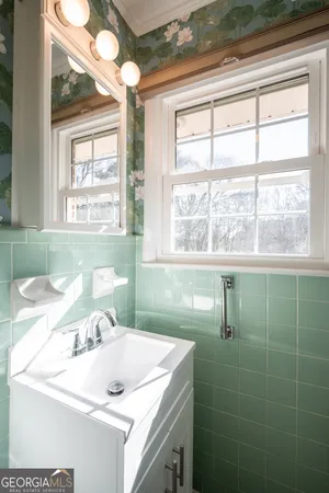 $589,000 | 110 Lakeview Drive, Winterville, GA 30683