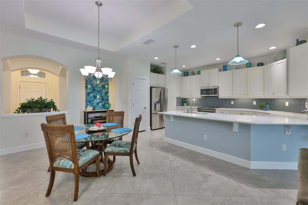 964 Pembroke Point Way Sun City Center, FL 33573 - Photo 13 of 66