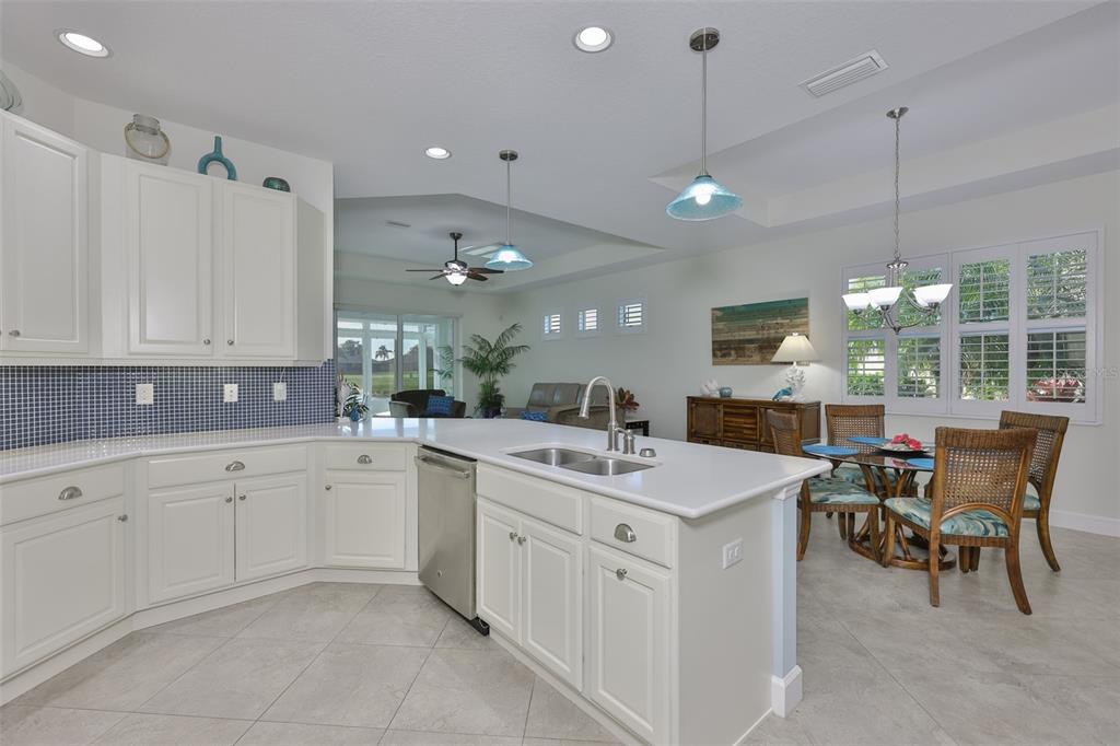 964 Pembroke Point Way Sun City Center, FL 33573 - Photo 19 of 66