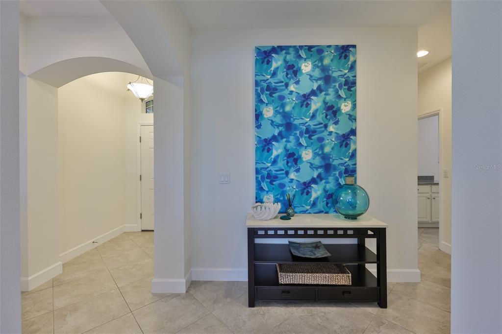 964 Pembroke Point Way Sun City Center, FL 33573 - Photo 5 of 66 a living room with furniture