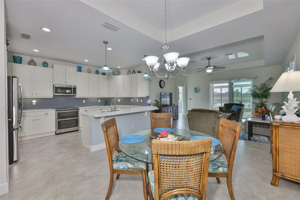 964 Pembroke Point Way Sun City Center, FL 33573 - Photo 6 of 66